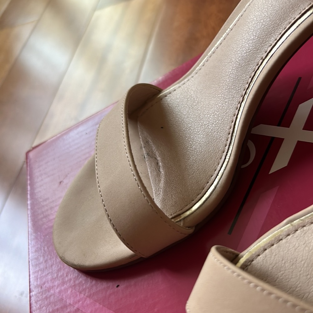 ๐HP๐ Womenโs strap sandals, heels in nude size 7.5. - Picture 6 of 14
